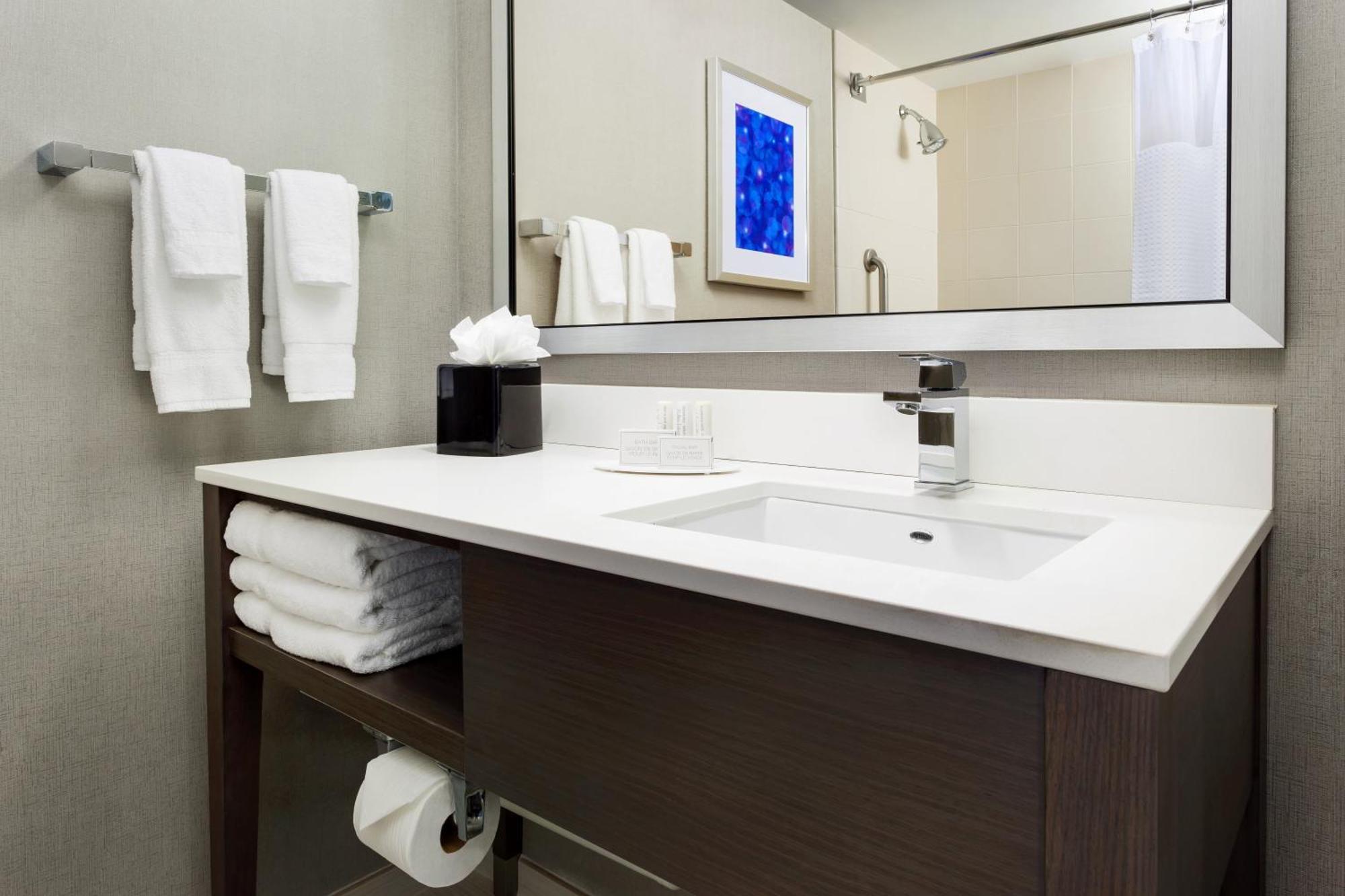 Courtyard By Marriott Boston Hotel Cambridge